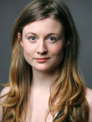 Emma-HIddleston412a-Spotlightcc