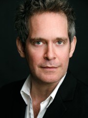 TH9012SPOTLIGHTc12cropcb